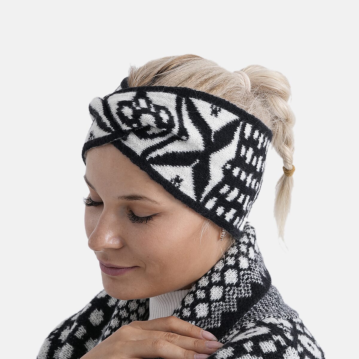 TAMSY White Abstract Double Knit Jacquard Knot Headband - One Size Fits Most image number 4