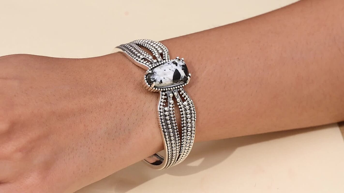 D'Joy Artisan Crafted White Buffalo 14.20 ctw Cuff Bracelet in Sterling Silver (7.25 In)