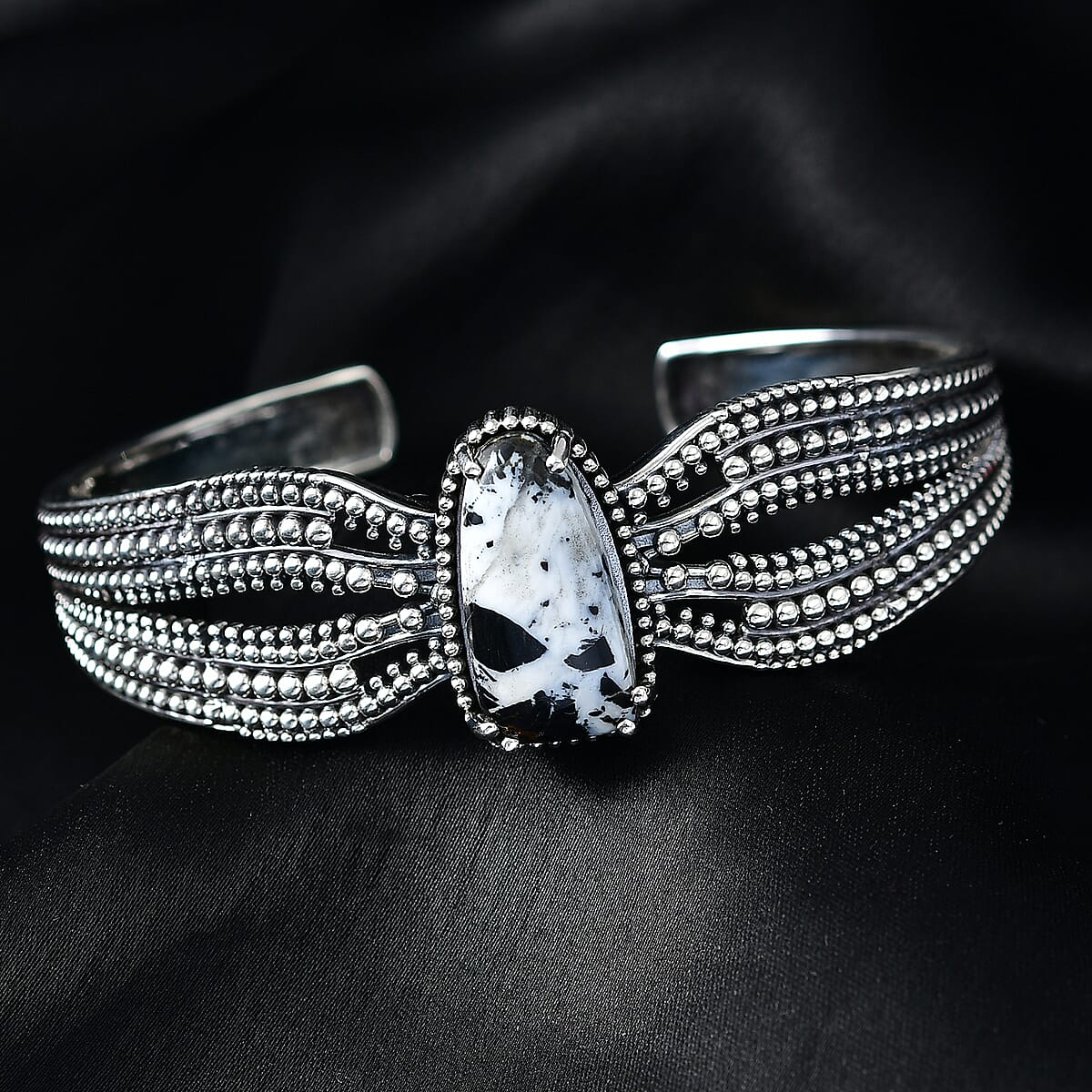 D'Joy Artisan Crafted White Buffalo 14.20 ctw Cuff Bracelet in Sterling Silver (7.25 In) image number 1