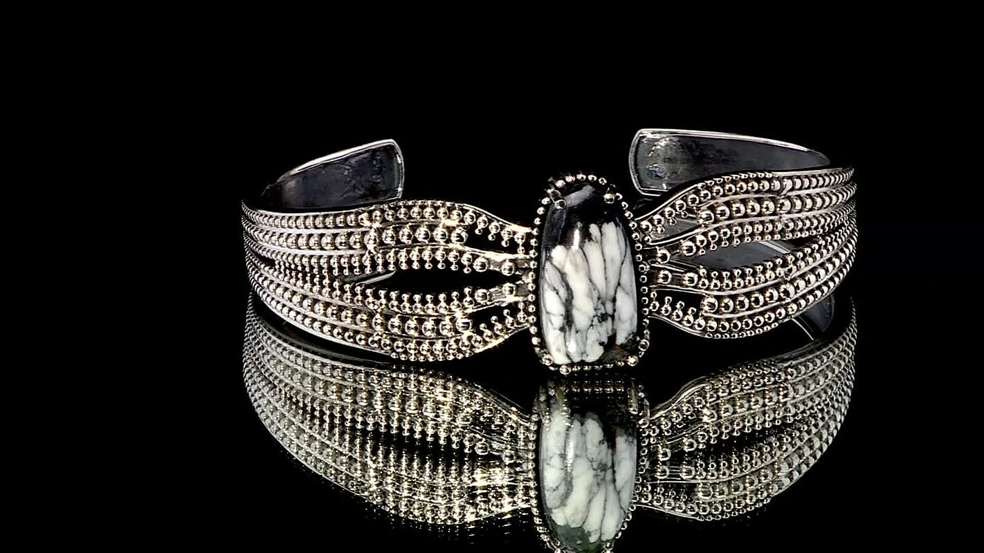 D'Joy Artisan Crafted White Buffalo 14.20 ctw Cuff Bracelet in Sterling Silver (7.25 In)