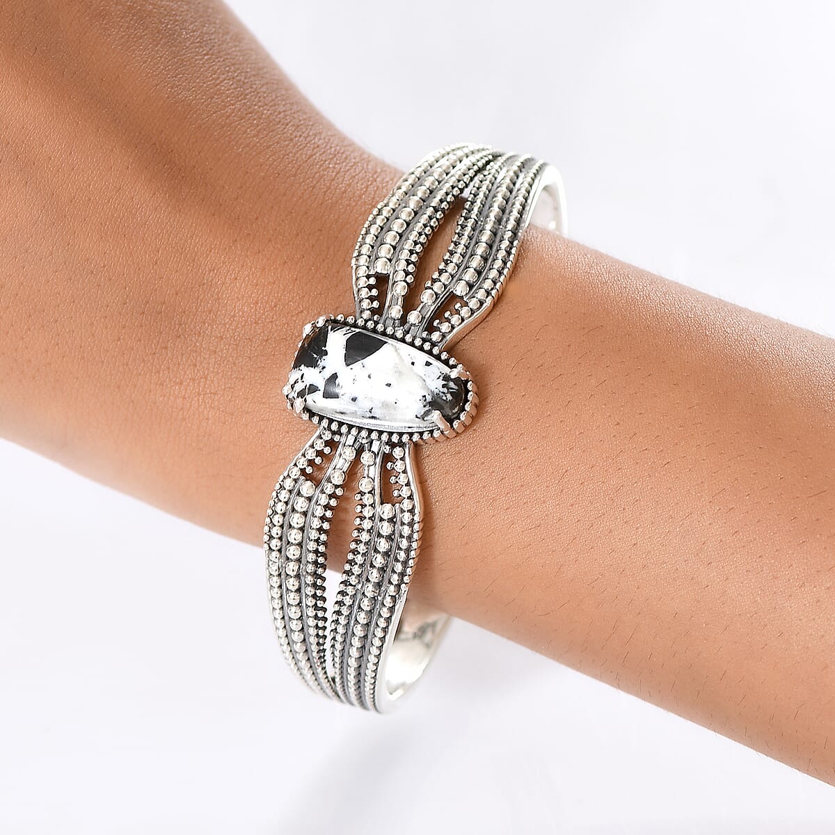 D'Joy Artisan Crafted White Buffalo 14.20 ctw Cuff Bracelet in Sterling Silver (7.25 In) image number 2