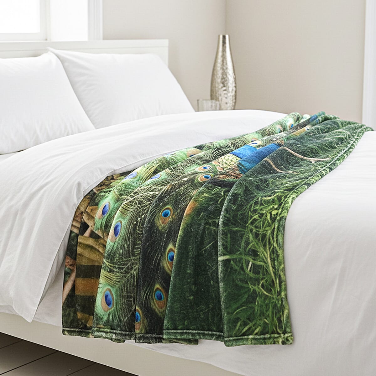 Livmore Green Peacock Pattern Digital Printed Flannel Blanket image number 1