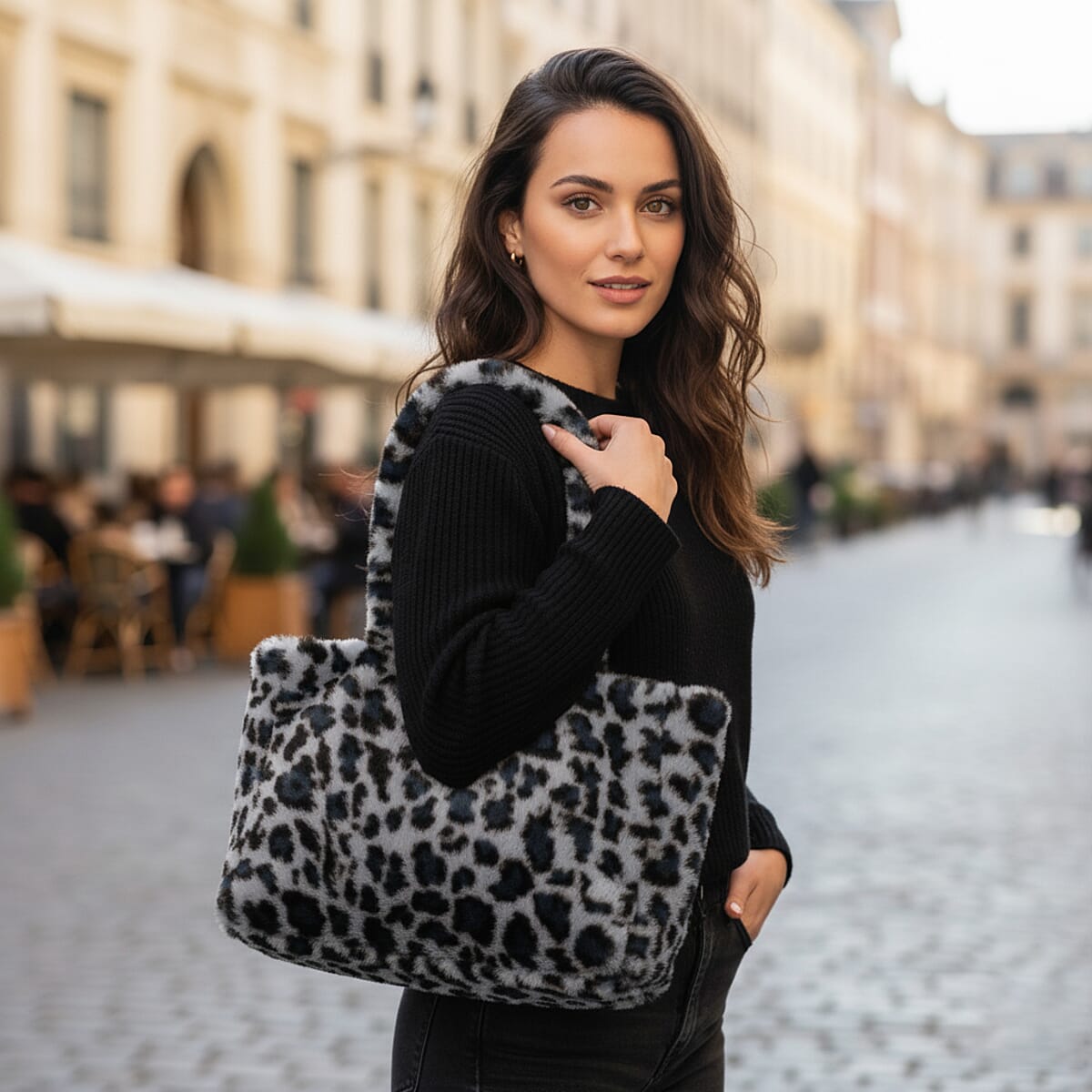 Tamsy Navy Leopard Print Polyester Faux Fur Shoulder Bag  image number 2