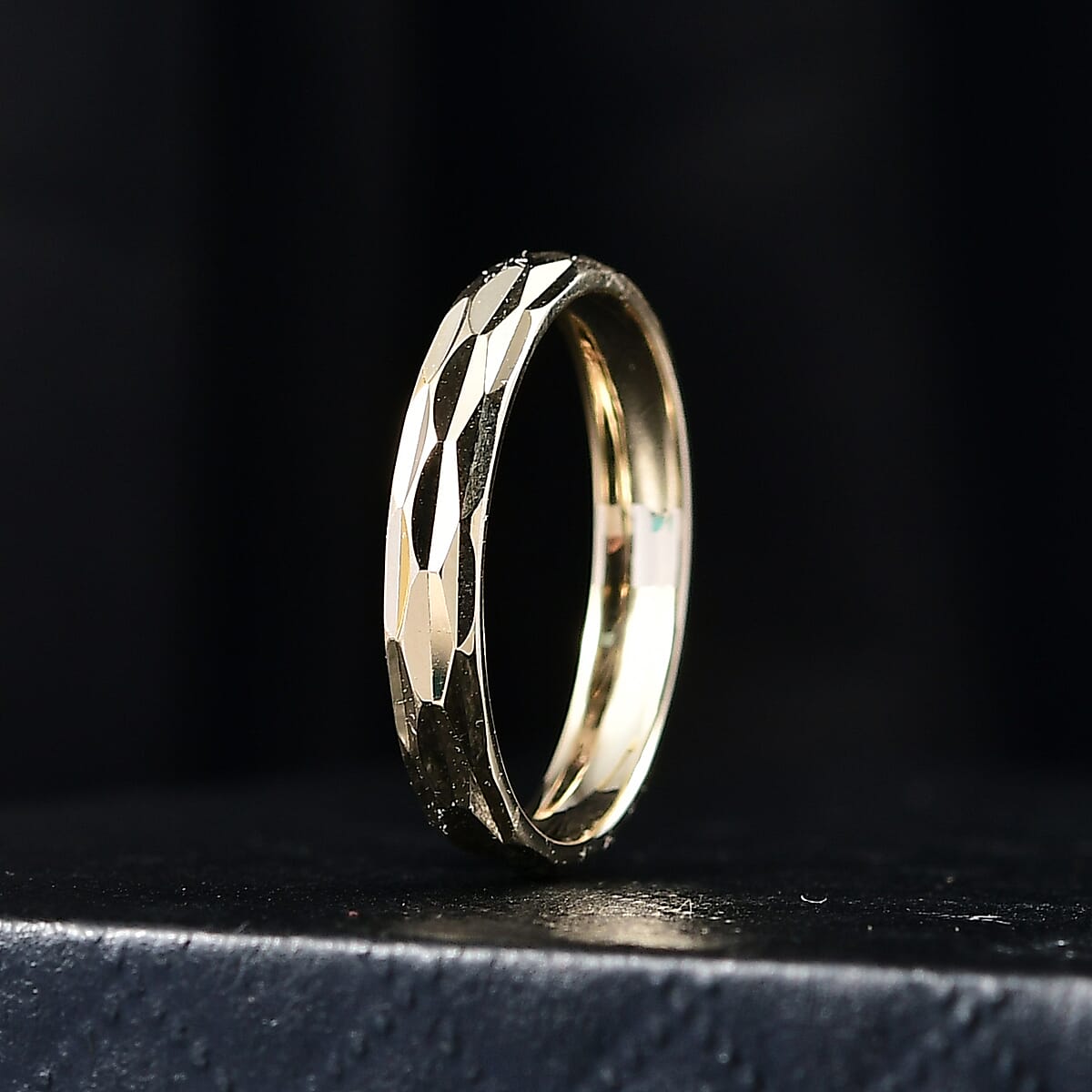 Hammered Texture Band Ring in 10K Yellow Gold (Size 7.0) 1.75 Grams image number 1