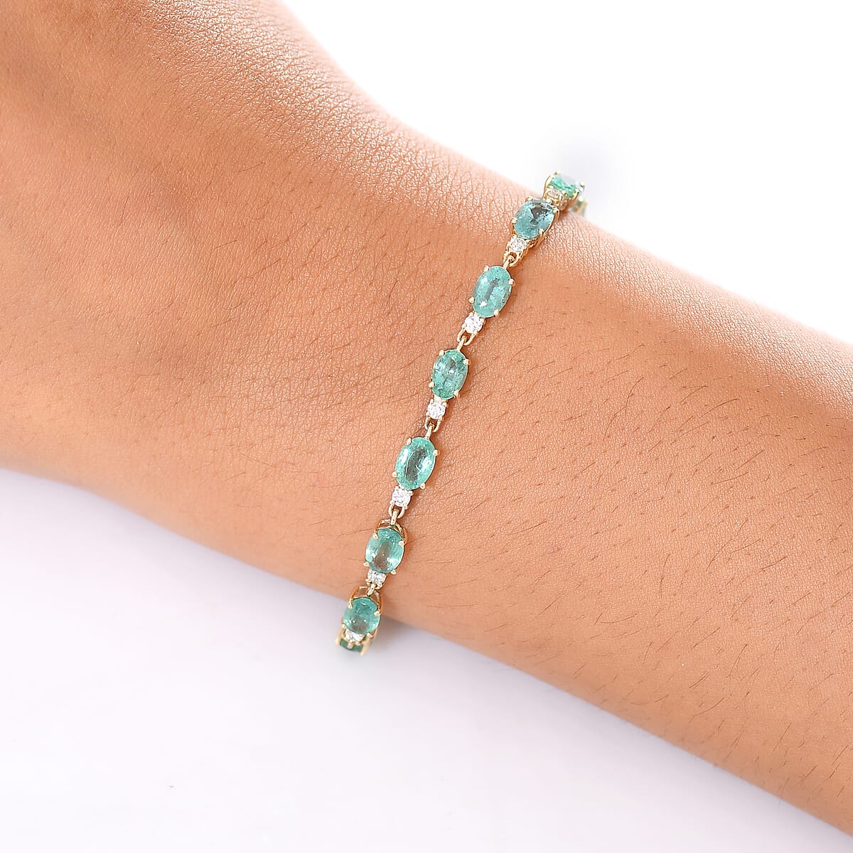 AAA Kagem Zambian Emerald and G-H SI Luxuriant Lab Grown Diamond 7.65 ctw Bracelet in 10K Yellow Gold (7.25 In) image number 2