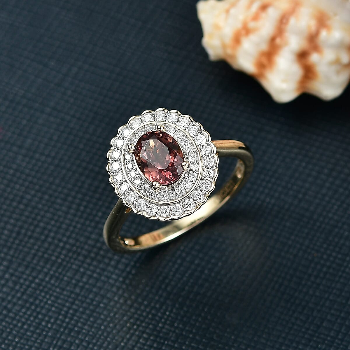 Certified & Appraised Luxoro AAA Madagascar Color Change Garnet and I2 Diamond 2.00 ctw Ring in 10K Yellow Gold (Size 10.0) image number 1