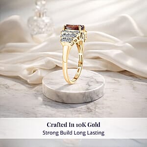 Certified & Appraised Luxoro 10K Yellow Gold AAA Madagascar Color Change Garnet, Diamond (I2) (0.23 cts) Ring (Size 5.5) 1.75 ctw