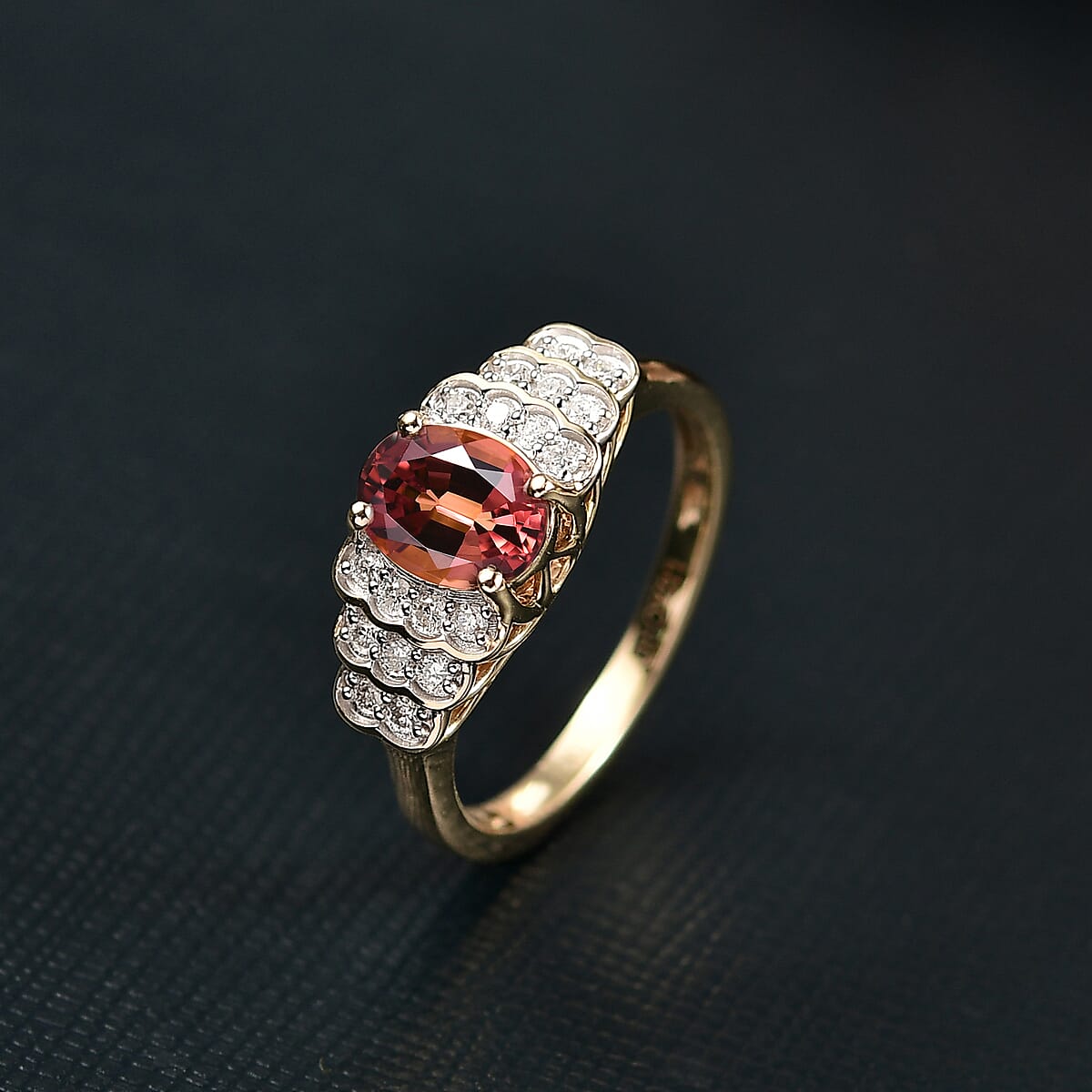 Certified & Appraised Luxoro AAA Madagascar Color Change Garnet and I2 Diamond 1.75 ctw Ring in 10K Yellow Gold (Size 6.0) image number 1