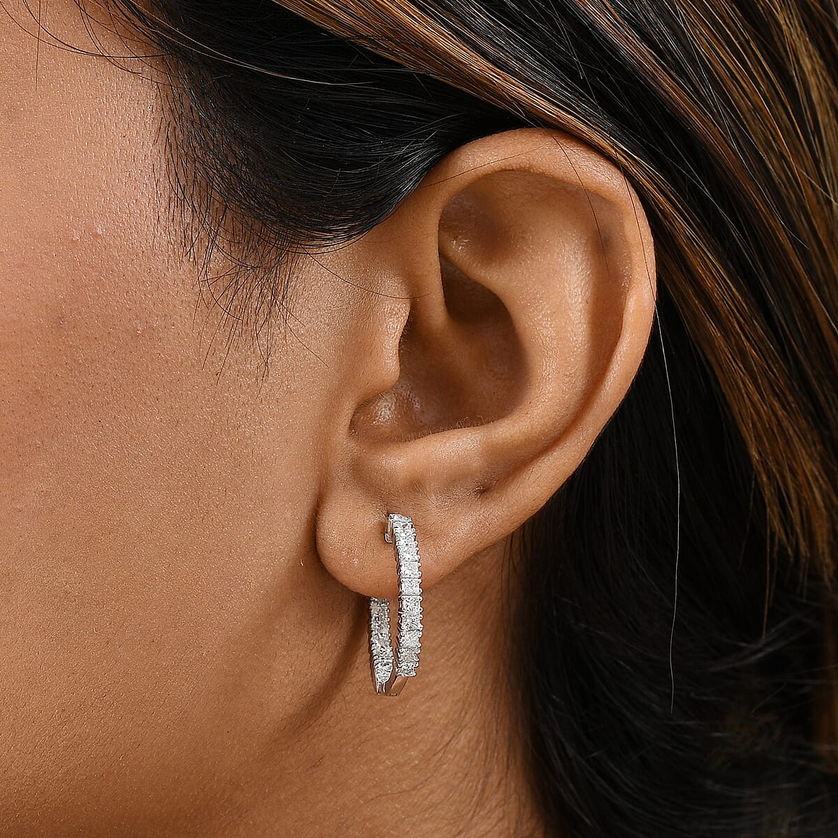 Luxuriant Lab Grown Diamond VS 2.00 ctw Hoop Earrings in Rhodium Over Sterling Silver  image number 2