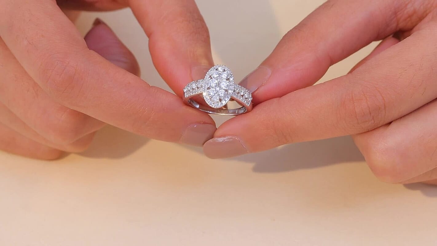 Luxuriant Lab Grown Diamond (G-H, SI) Glitter Halo Ring