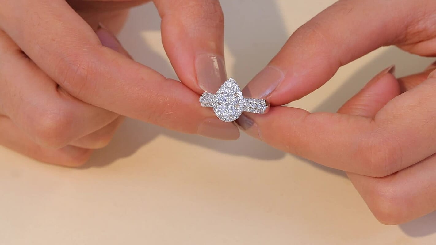 Luxuriant Lab Grown Diamond (G-H, SI) Glitter Halo Ring