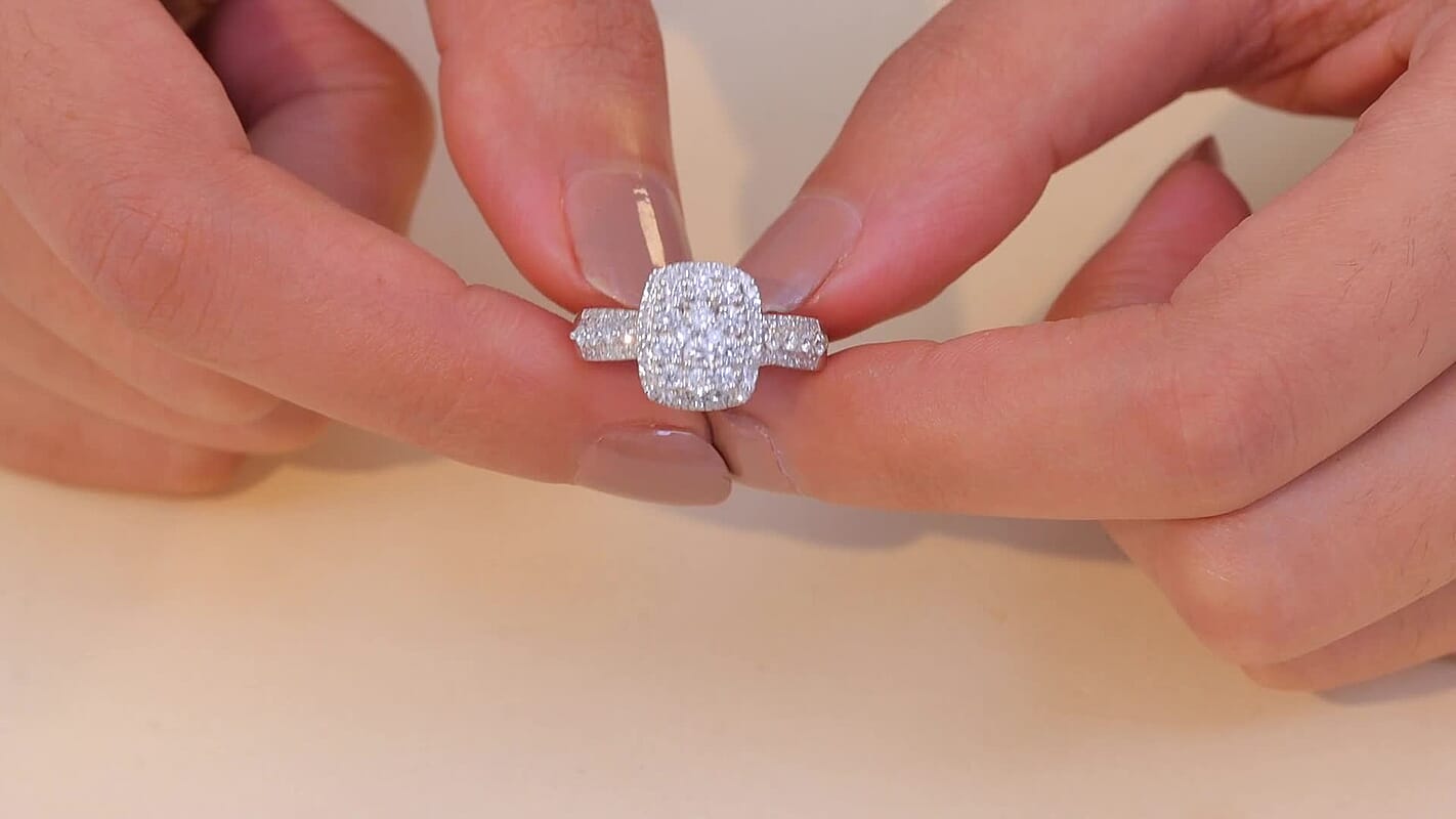 Luxuriant Lab Grown Diamond (G-H, SI) Glitter Halo Ring