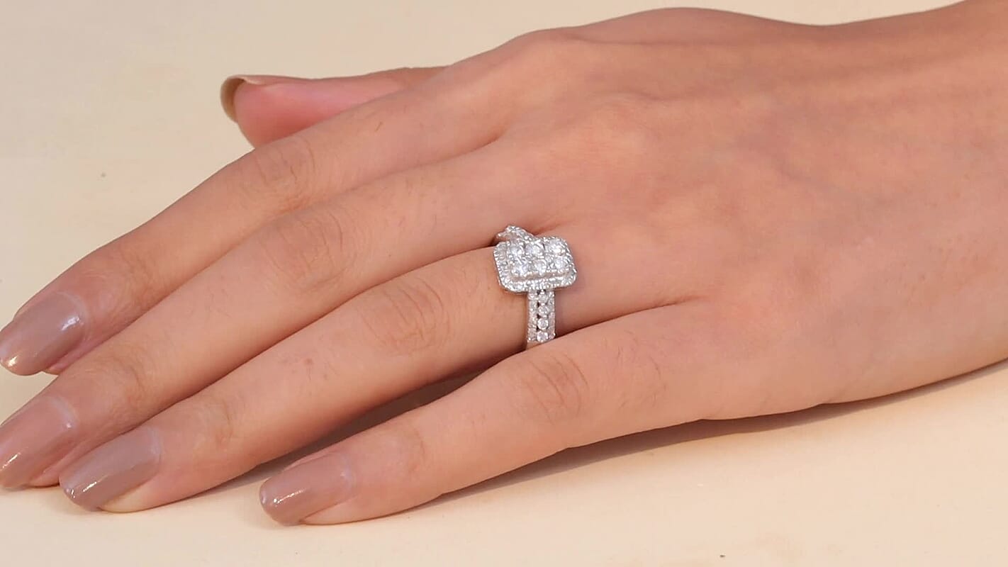 Luxuriant Lab Grown Diamond (G-H, SI) Glitter Halo Ring