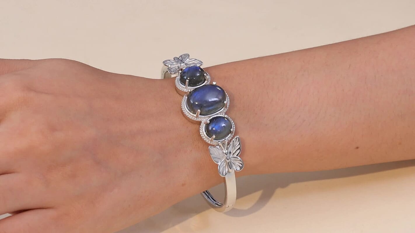 EverTrue Malagasy Labradorite 22.00 ctw Midnight Wings Bangle Bracelet in Platinum Bond (7.25 In)
