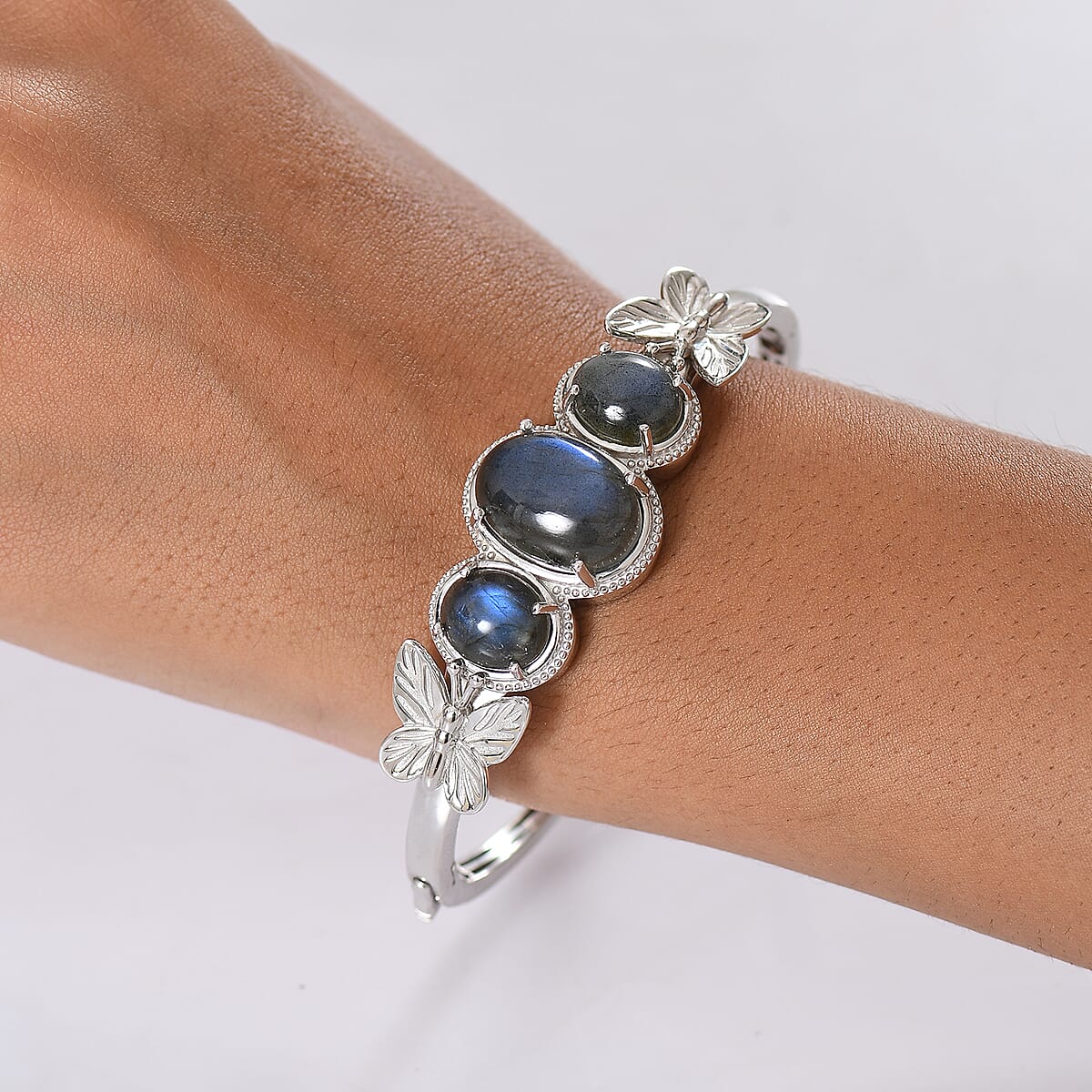 EverTrue Malagasy Labradorite 22.00 ctw Bangle Bracelet in Platinum Bond (7.25 In) image number 2