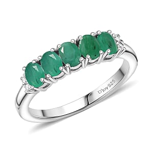 D'Joy Socoto Emerald and White Zircon 0.85 ctw Ring in Rhodium Over Sterling Silver (Size 5.0)