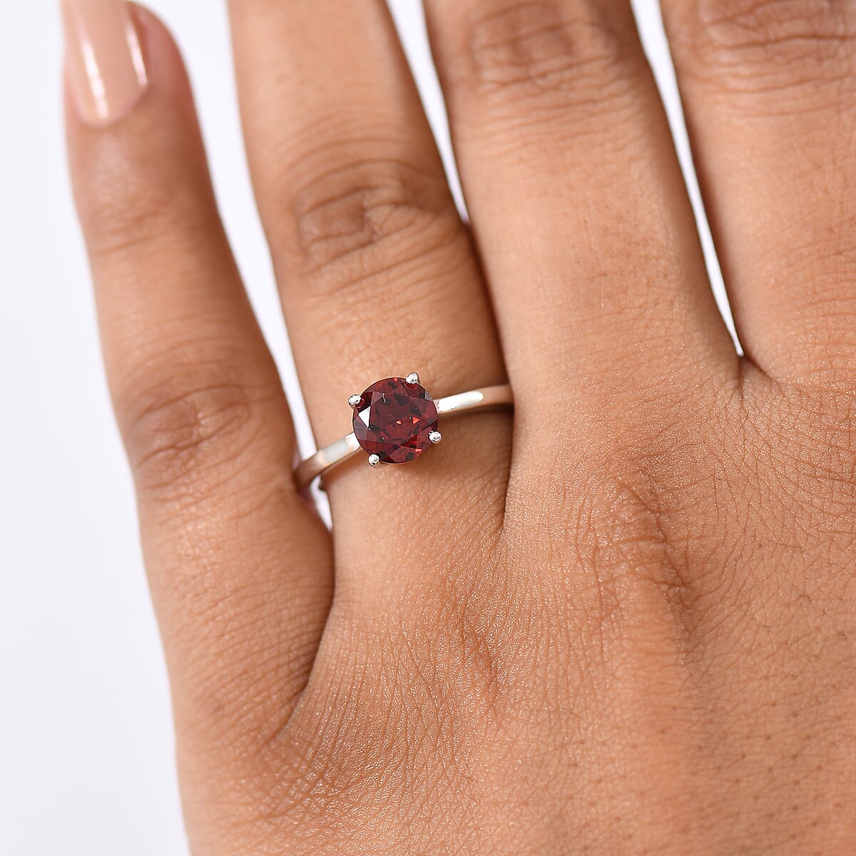 D'Joy Mozambique Garnet 1.50 ctw Solitaire Ring in Rhodium Over Sterling Silver (Size 5.0) image number 2