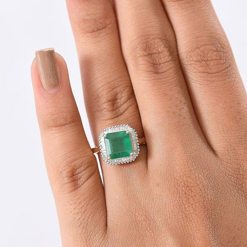 Luxoro 14K Yellow Gold AAA Premium Emerald, Diamond (G-H, I2) (0.25 cts) Ring (Size 5.0) 3.35 ctw