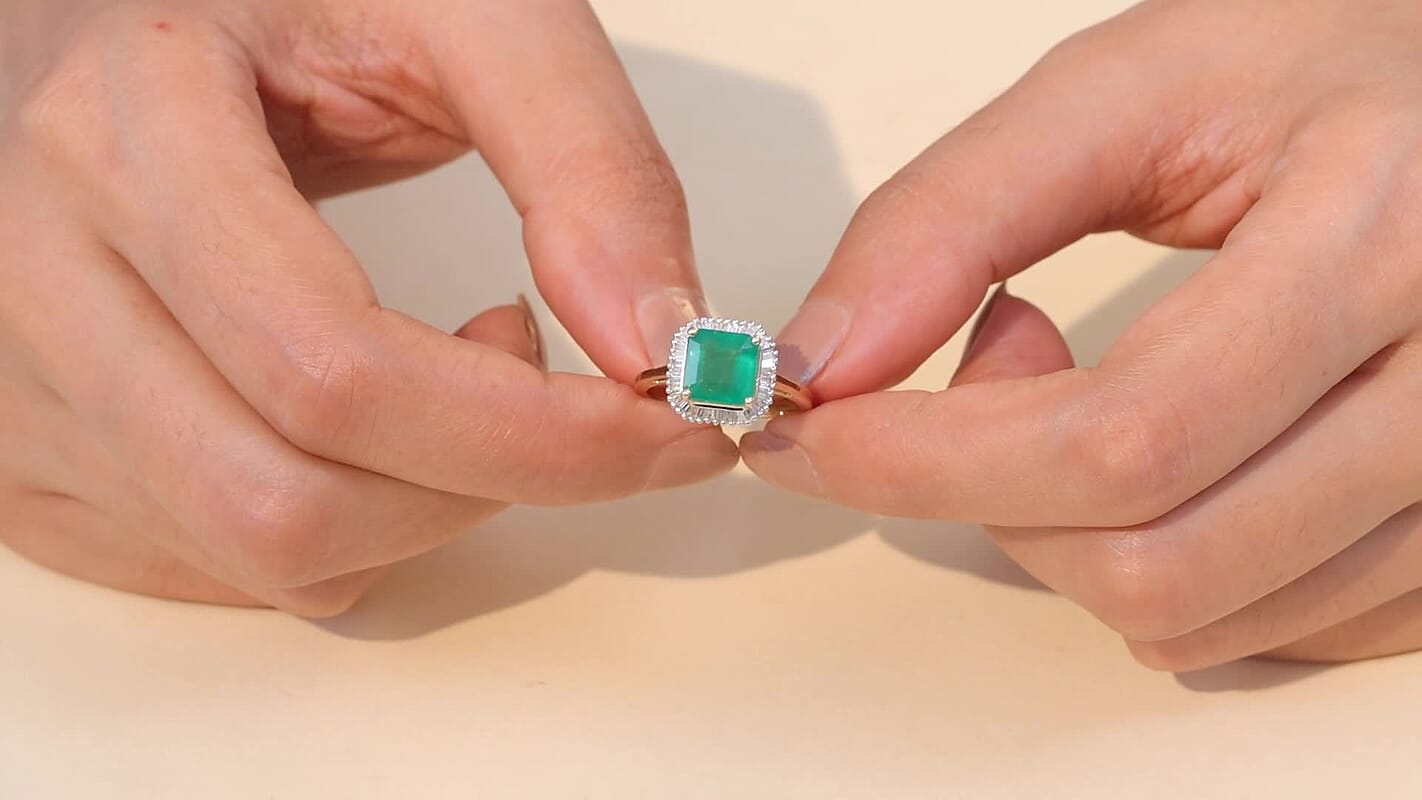 Luxoro 14K Yellow Gold AAA Kagem Zambian Emerald, Diamond (G-H, I2) (0.25 cts) Ring (Size 10.0) 3.35 ctw