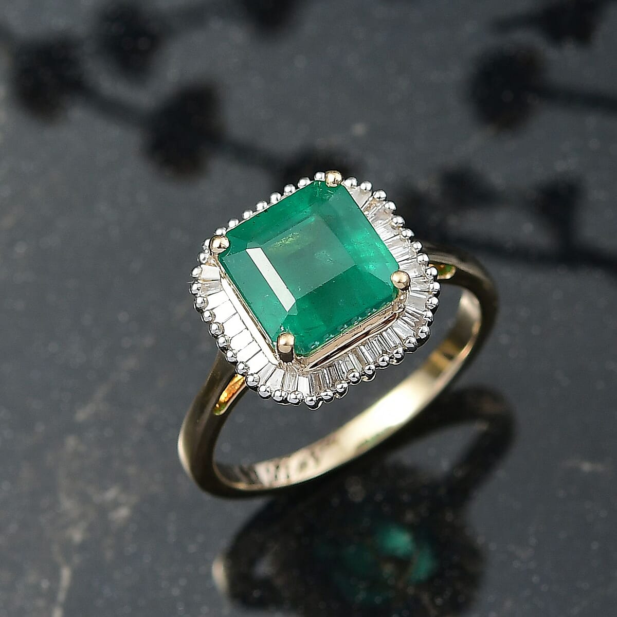 Luxoro 14K Yellow Gold AAA Premium Emerald, Diamond (G-H, I2) (0.25 cts) Ring (Size 9.0) 3.35 ctw image number 1