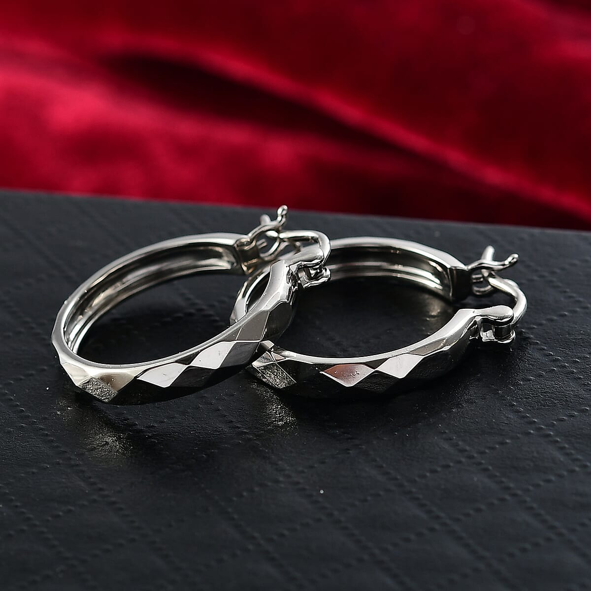 Honeycomb Hoop Earrings in 950 Palladium 4.20 Grams image number 1