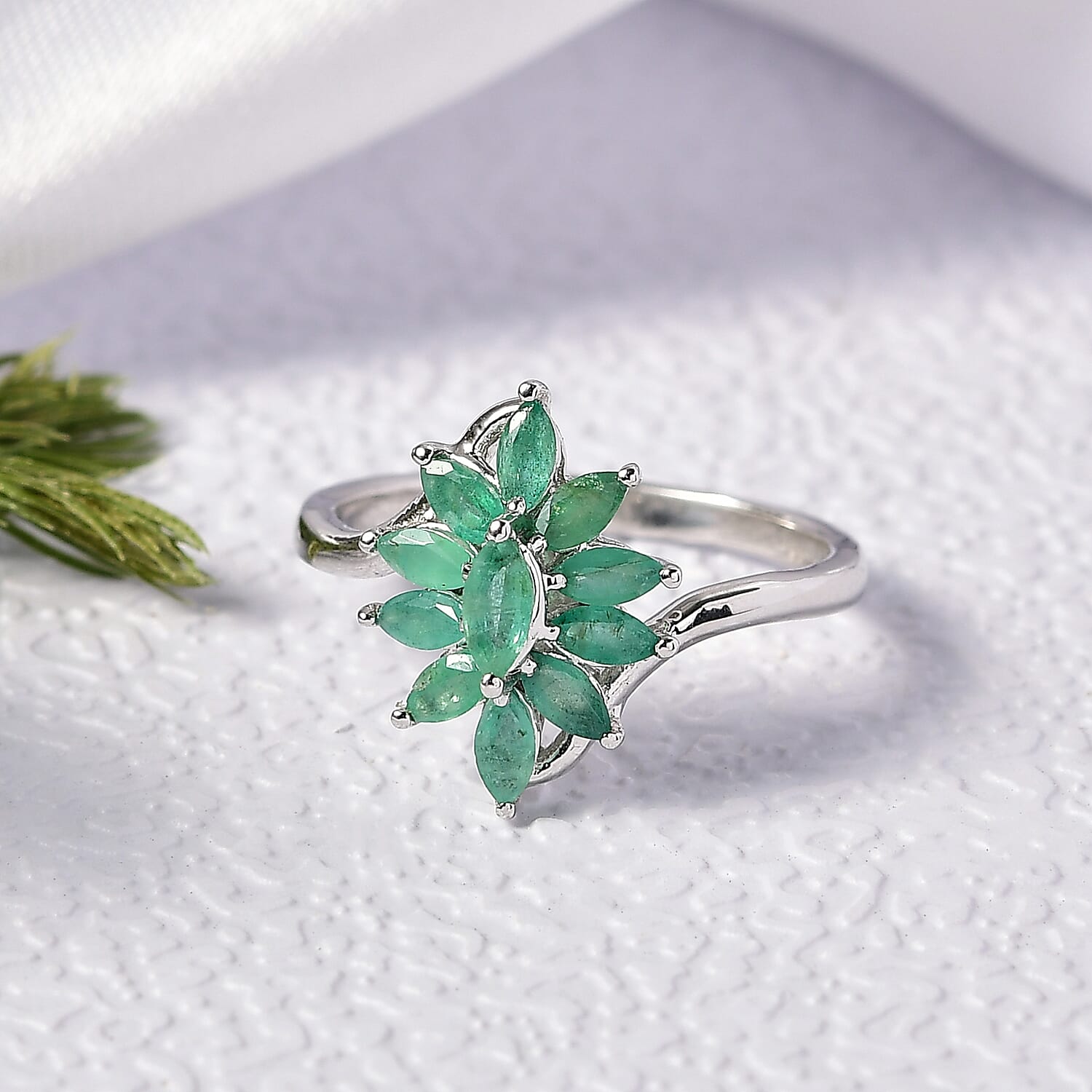 D'Joy Socoto Emerald 0.90 ctw Ring in Rhodium Over Sterling Silver (Size 6.0)