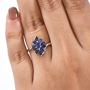 D'Joy Masoala Sapphire (D) 1.40 ctw Ring in Rhodium Over Sterling Silver (Size 5.0)
