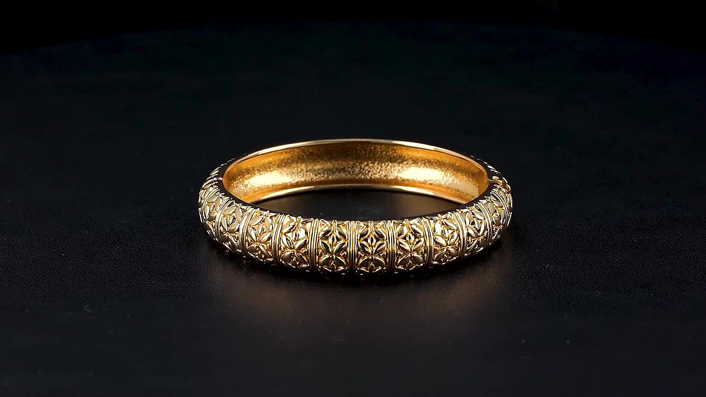 Diamond-cut Bangle Bracelet in Goldtone (6.75 In)