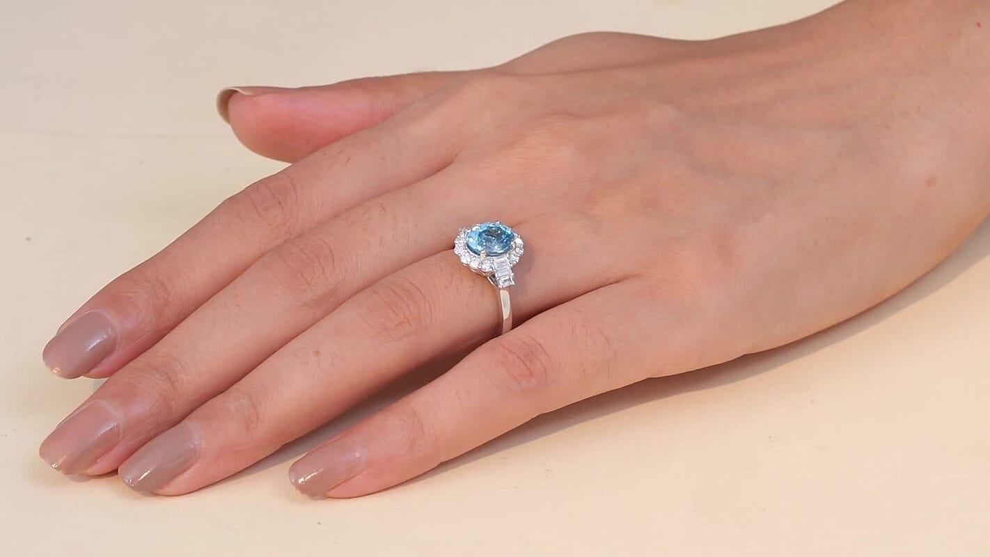 Certified & Appraised 10K White Gold AAA Cambodian Blue Zircon, Luxuriant Lab Grown Diamond (G-H, SI) Ring (Size 10.0) 4.42 ctw