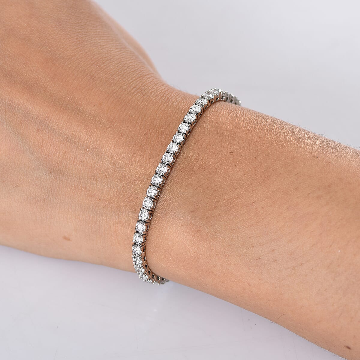 Luxuriant Lab Grown Diamond E-F VS 5.15 ctw Tennis Bracelet in 950 Palladium and 10K White Gold (7.25 In) image number 2