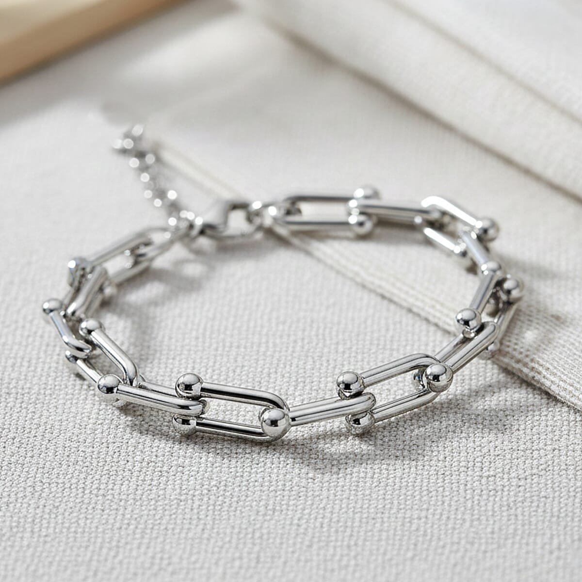 U-Link Chain Bracelet in Stainless Steel (7.00 In) image number 1