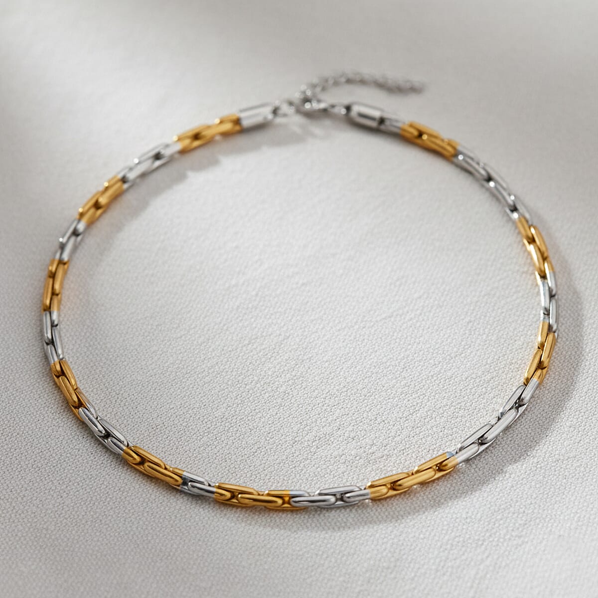 Hammer Circular Link Necklace in ION Plated YG and Stainless Steel 20-22 Inches image number 1