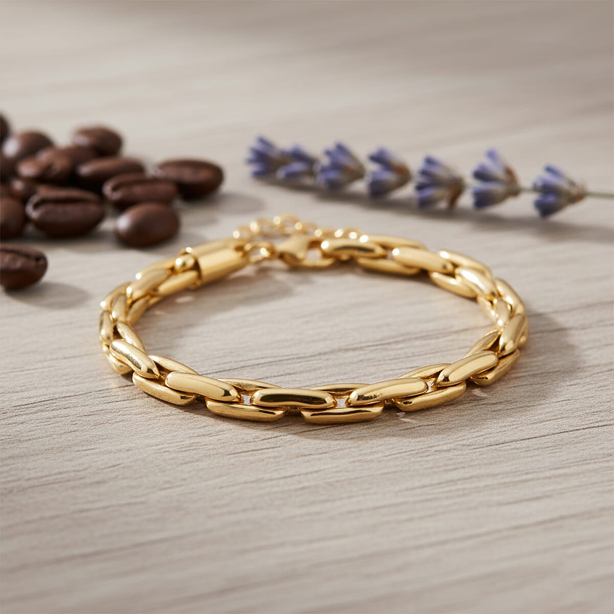 Hammer Circular Link Bracelet in ION Plated YG Stainless Steel (7-9In) image number 1