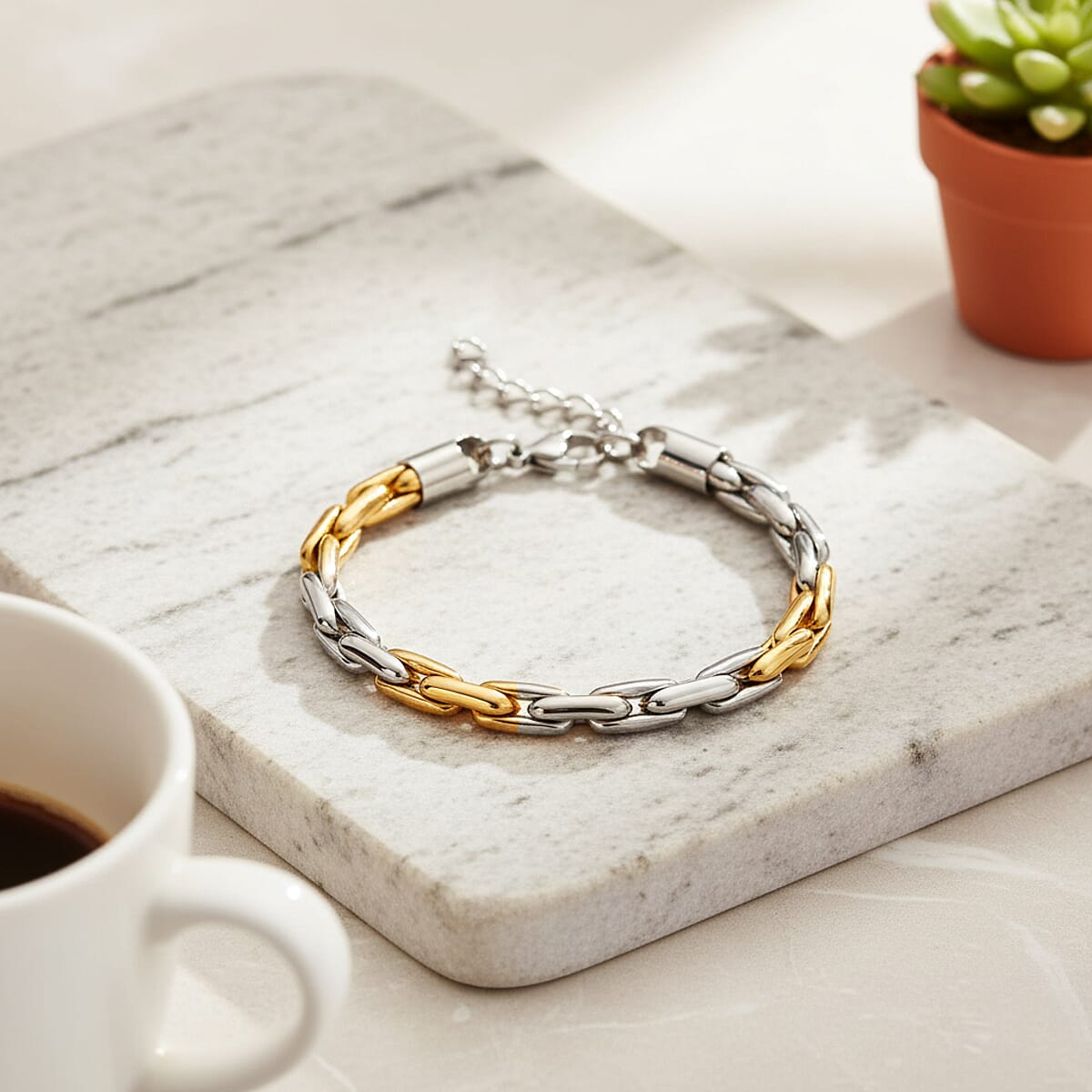 Hammer Circular Link Bracelet in ION Plated YG and Stainless Steel (7-9In) image number 1