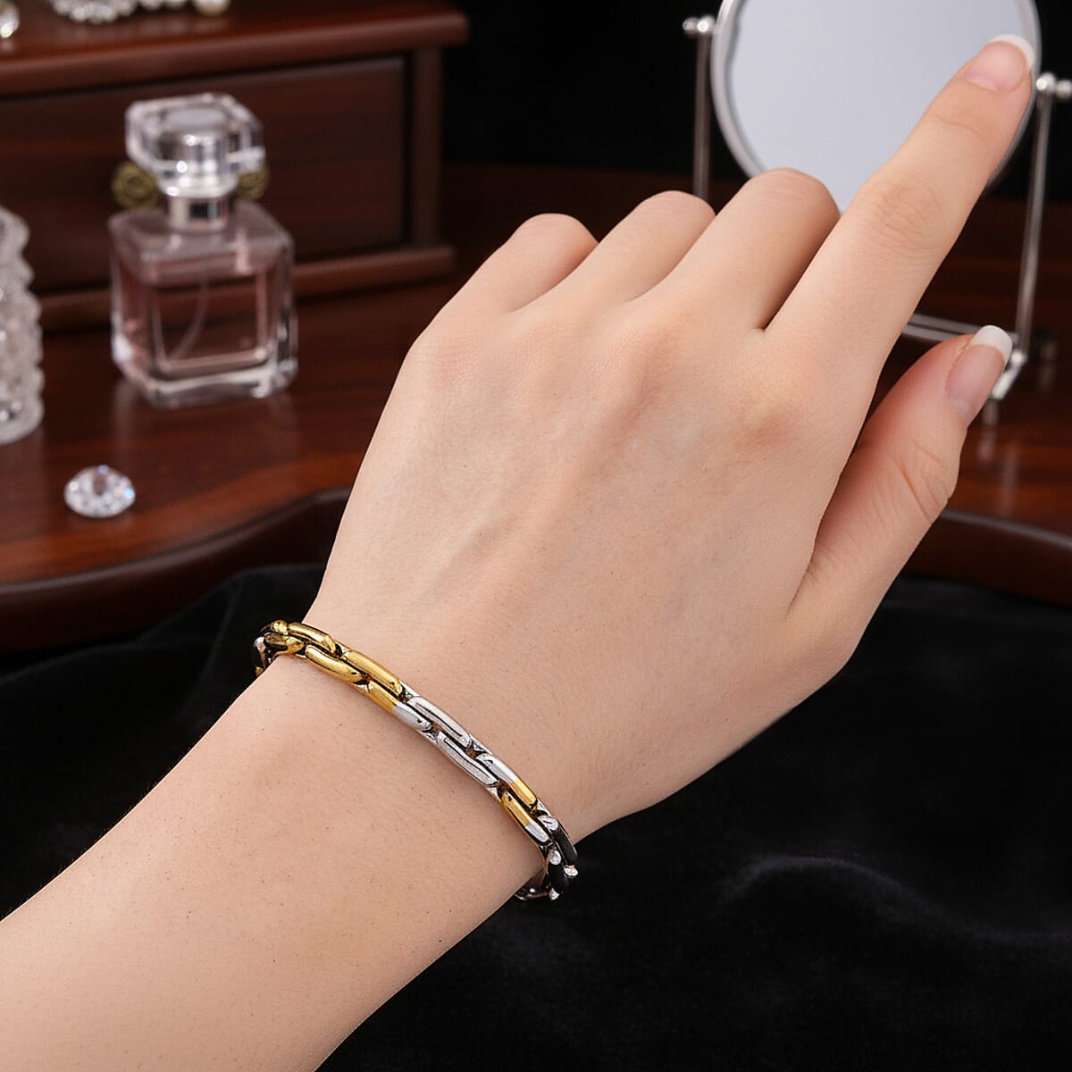 Hammer Circular Link Bracelet in ION Plated YG and Stainless Steel (7-9In) image number 2