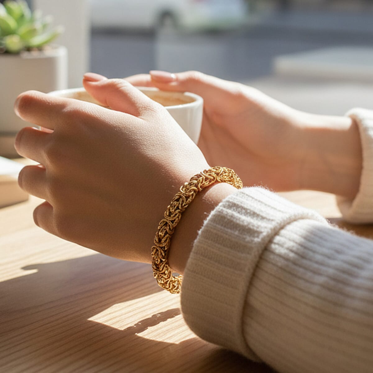 Byzantine Chain Bracelet in ION Plated YG Stainless Steel (7.0-8.5In) image number 2