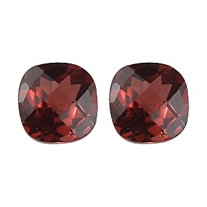 Set of 2 AA Mozambique Garnet (Cushion 5x5 mm) 1.23 ctw