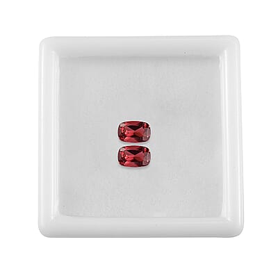 Set of 2 Mozambique Garnet (Cush 6x4 mm) 1.24 ctw