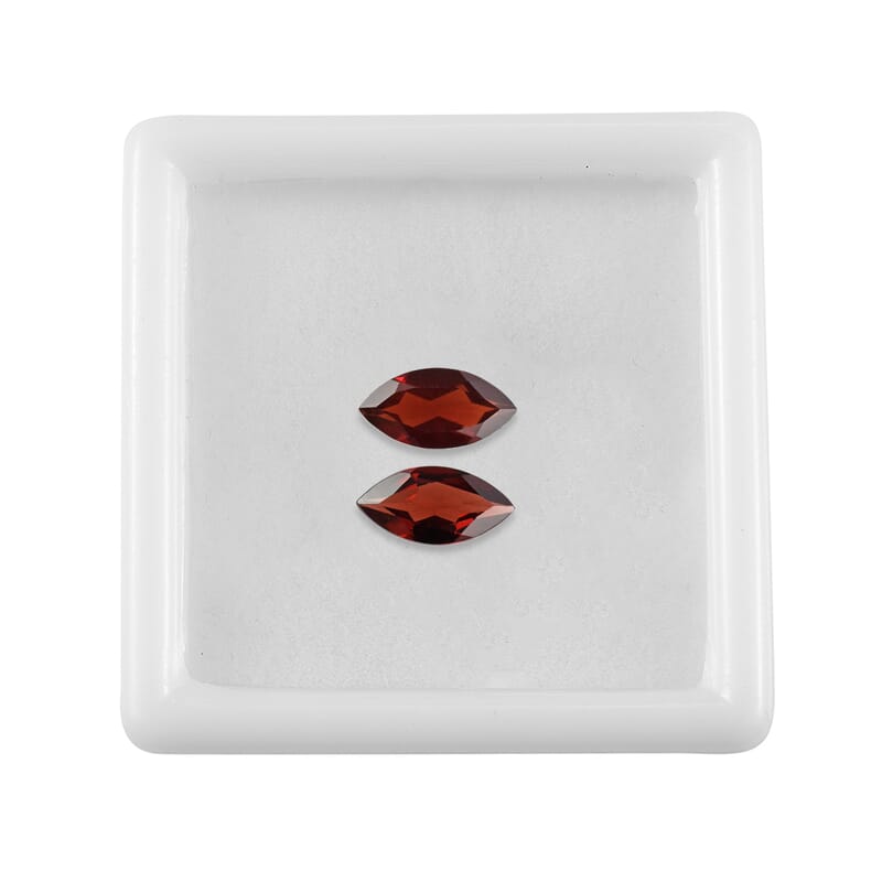 Set of 2 Mozambique Garnet (Mrq 10x5 mm) 1.73 ctw