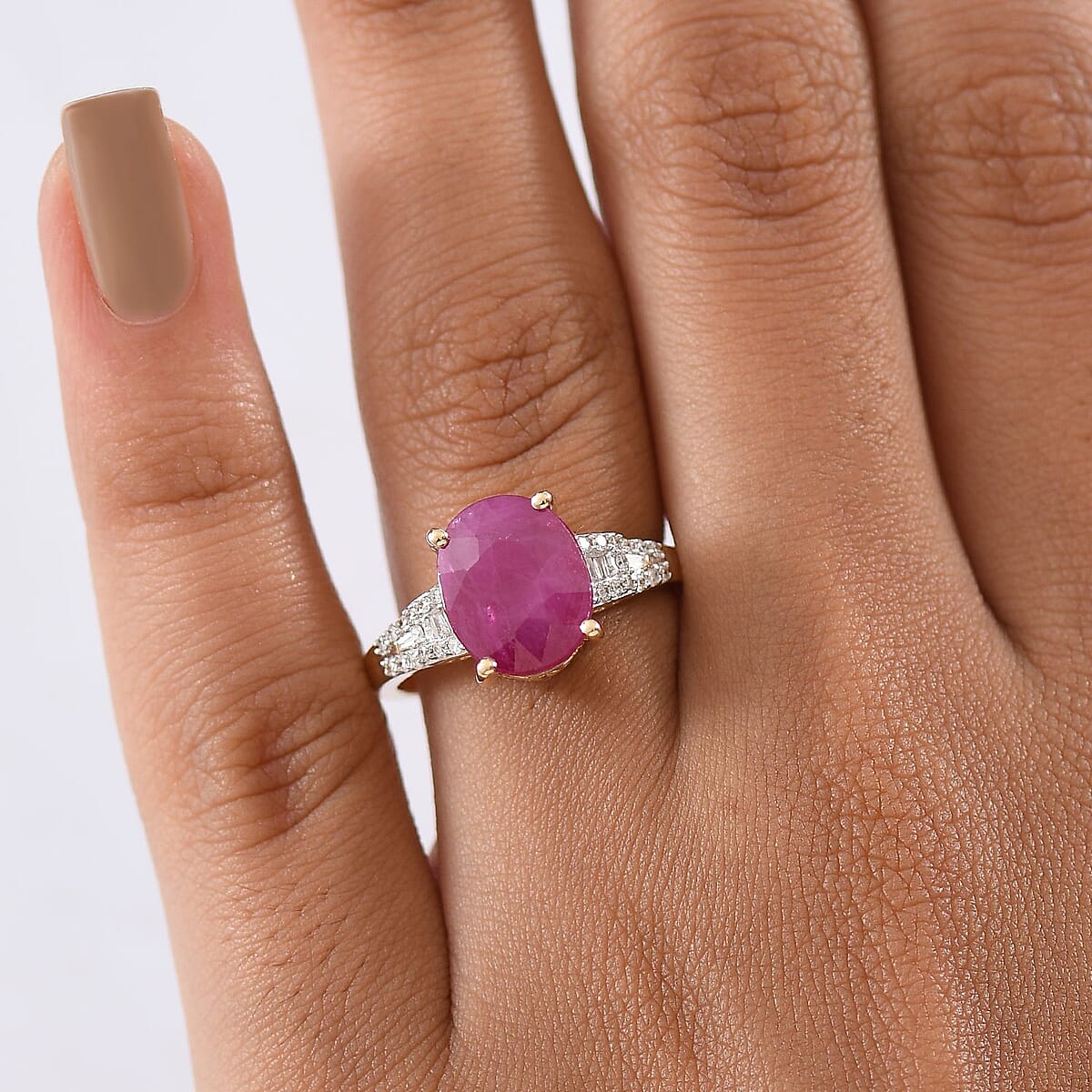 Luxoro AAA Royal Ruby and G-H I2 Diamond 5.75 ctw Art Deco Ring in 10K Yellow Gold (Size 8.0) (Del. in 10-12 Days) image number 2