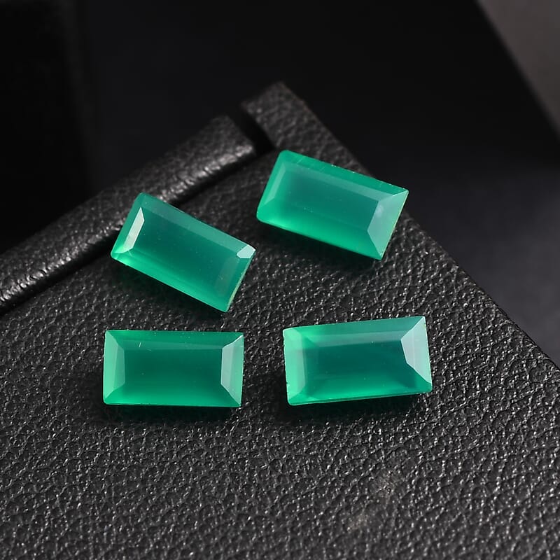 Green Onyx (Bgt 8x4 mm) 3.34 ctw