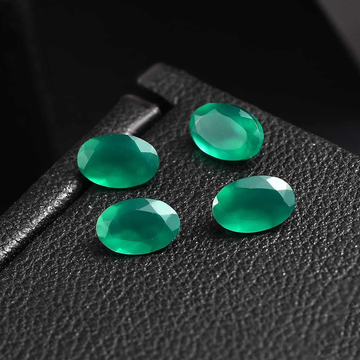 Green Onyx (Oval 6x4 mm) 1.43 ctw image number 1