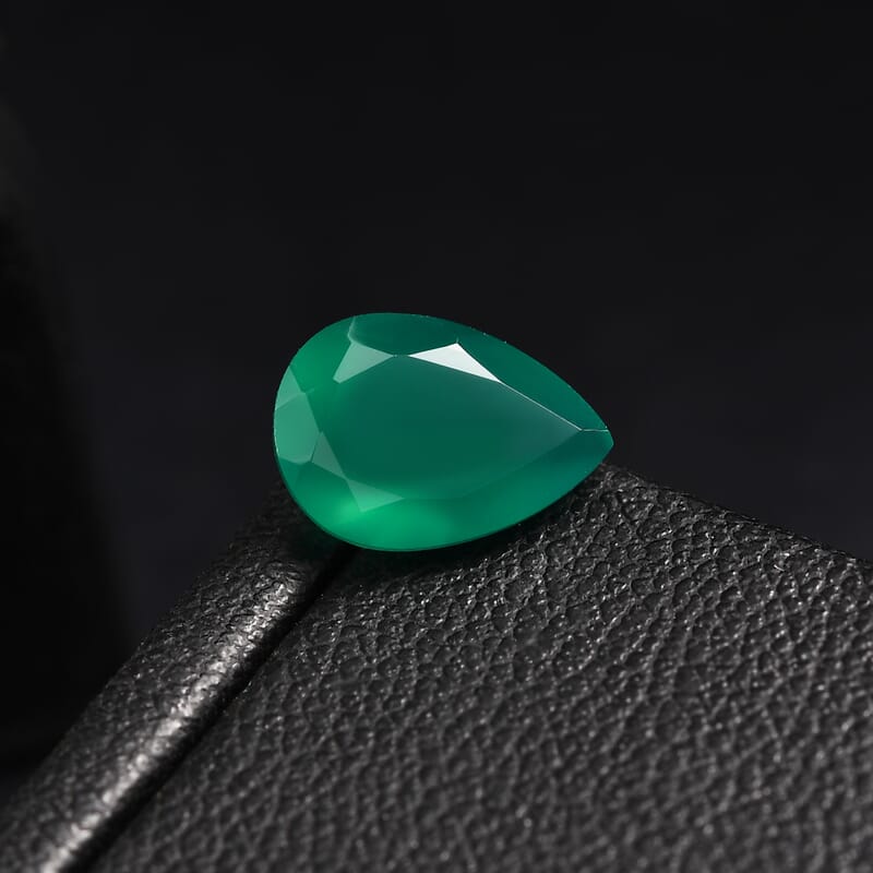 Green Onyx (Pear 10x7 mm) 1.56 ctw