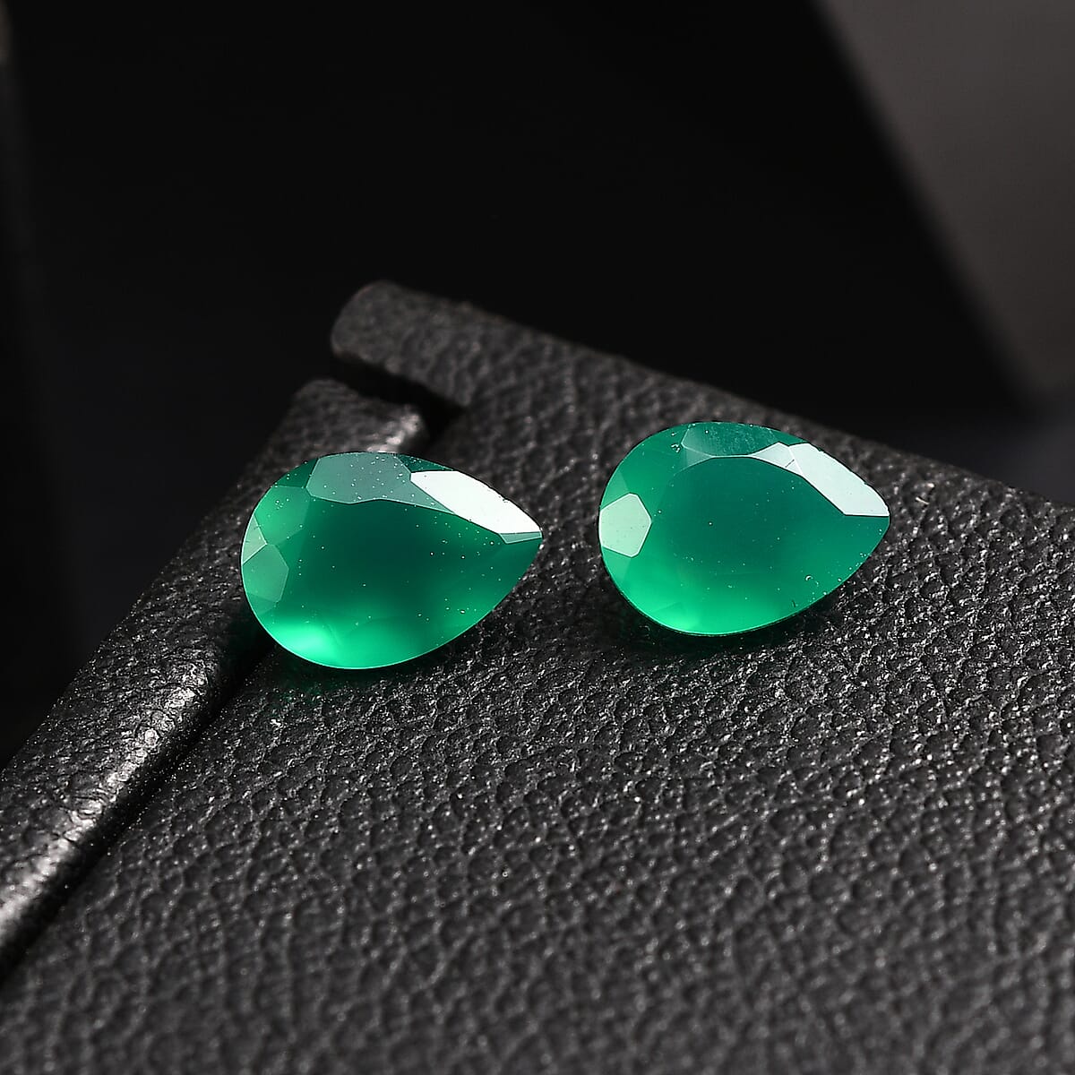Green Onyx (Pear 7x5 mm) 1.14 ctw image number 1