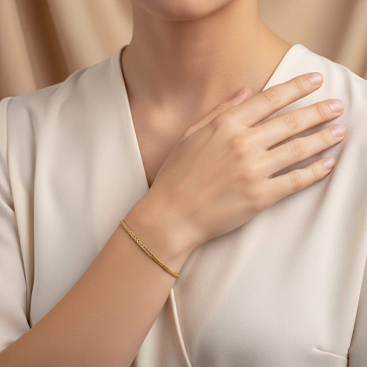 Doorbuster Triple Spiga Chain Bracelet in 18K Yellow Gold (7.25 In) 0.95 Grams image number 2