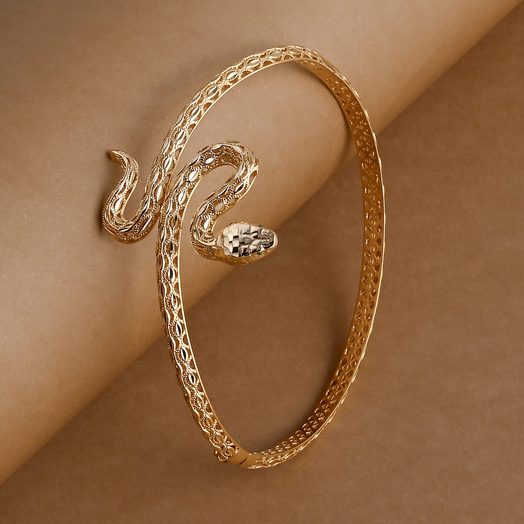 Luxoro Bangle Bracelet in 10K Yellow Gold (7.25 In) 8.15 Grams