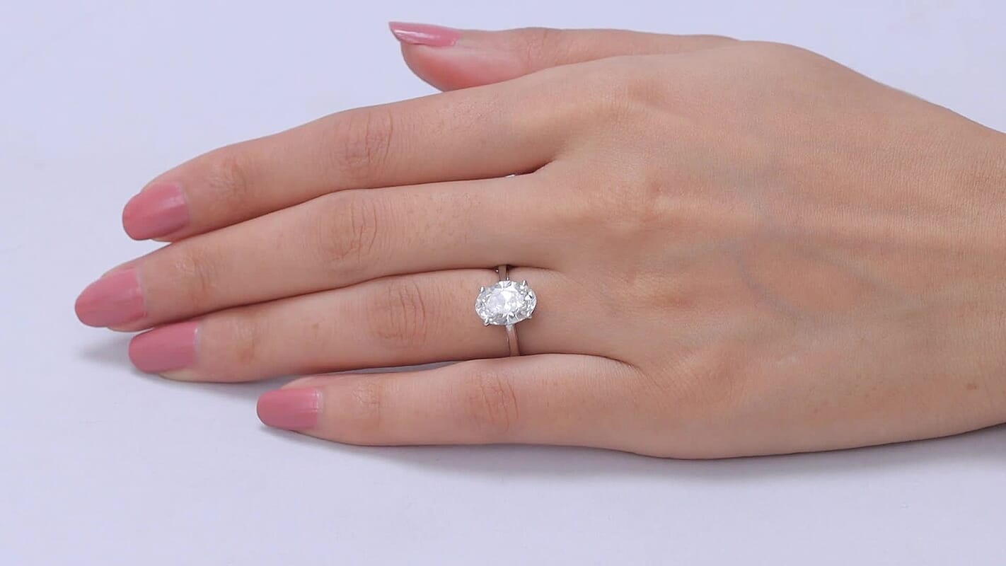 IGI Certified 950 Platinum Luxuriant Lab Grown Diamond (E-F, VS) Solitaire Ring (Size 8.0) (5 g) 3.00 ctw