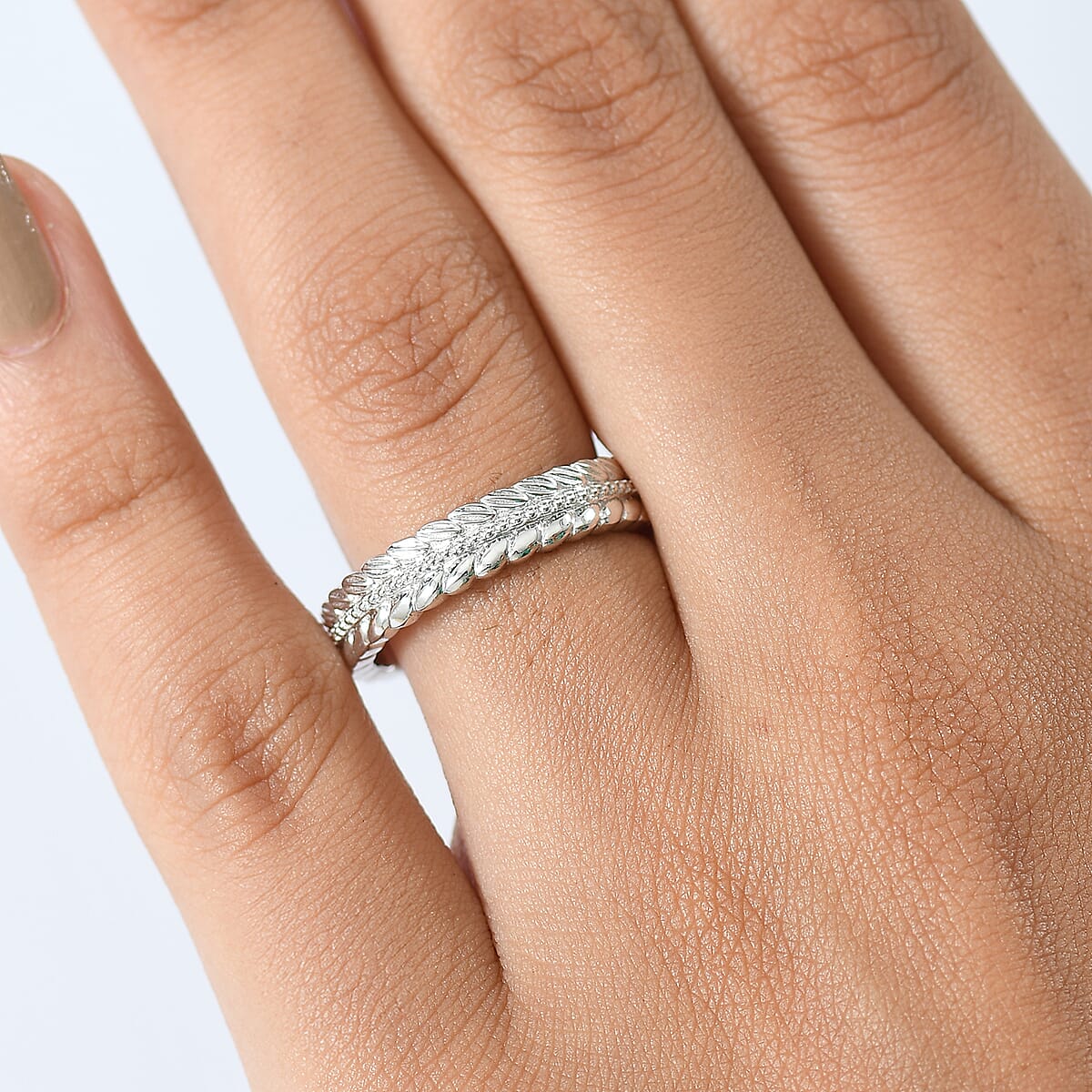 D'Joy Leaf Band Ring in Rhodium Over Sterling Silver (Size 10.0) 4.75 Grams image number 2