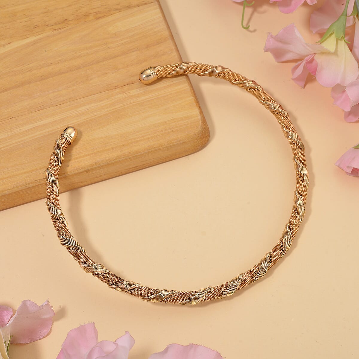 Twisted Texture Necklace in Goldtone 16 Inches image number 1