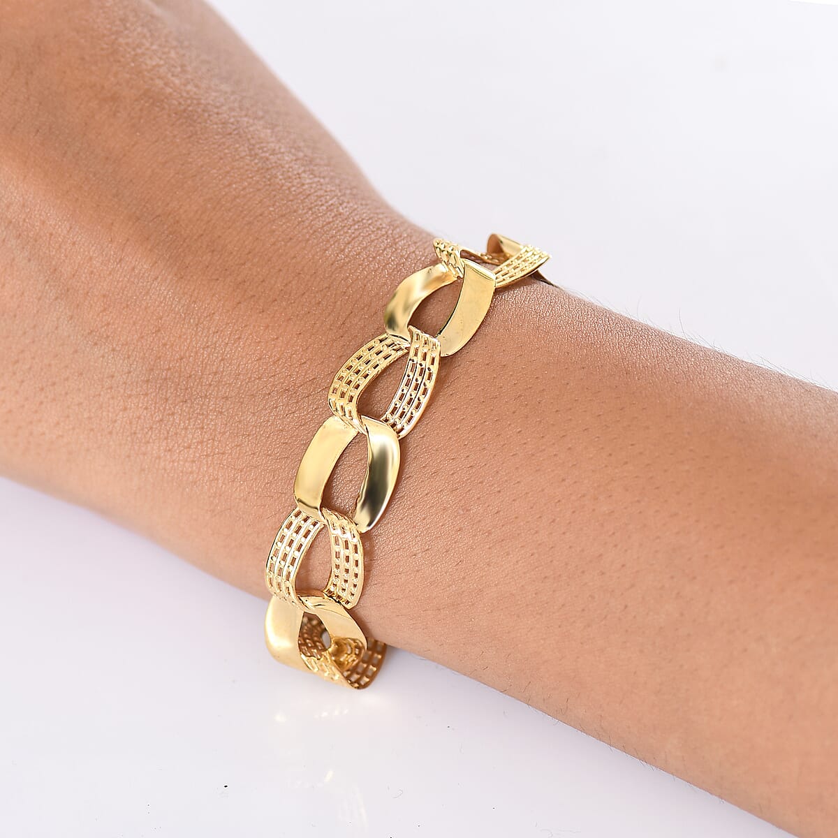 D'Joy Passport to Turkey Interlocking Bracelet in 18K Vermeil Yellow Gold Over Sterling Silver (7.25 In) 11.10 Grams image number 2